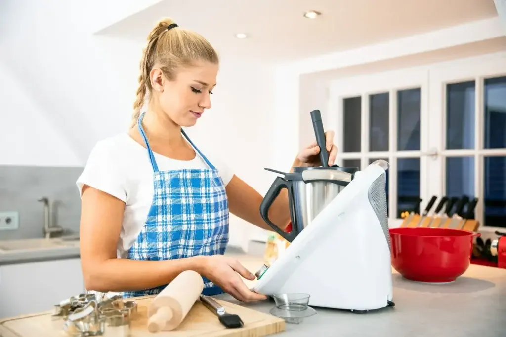 kobieta z thermomixem